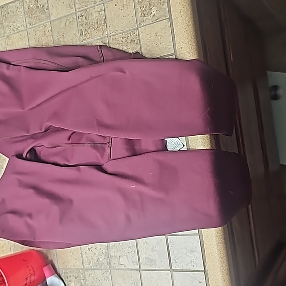 Small maroon fabletics leggings - Picture 4 of 4